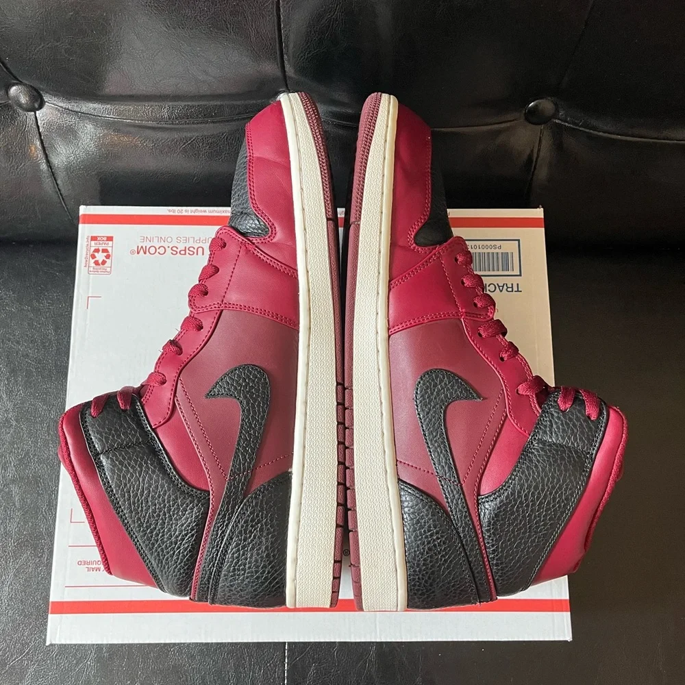 Jordan 1 Mid ‘Team‎ Red Black’